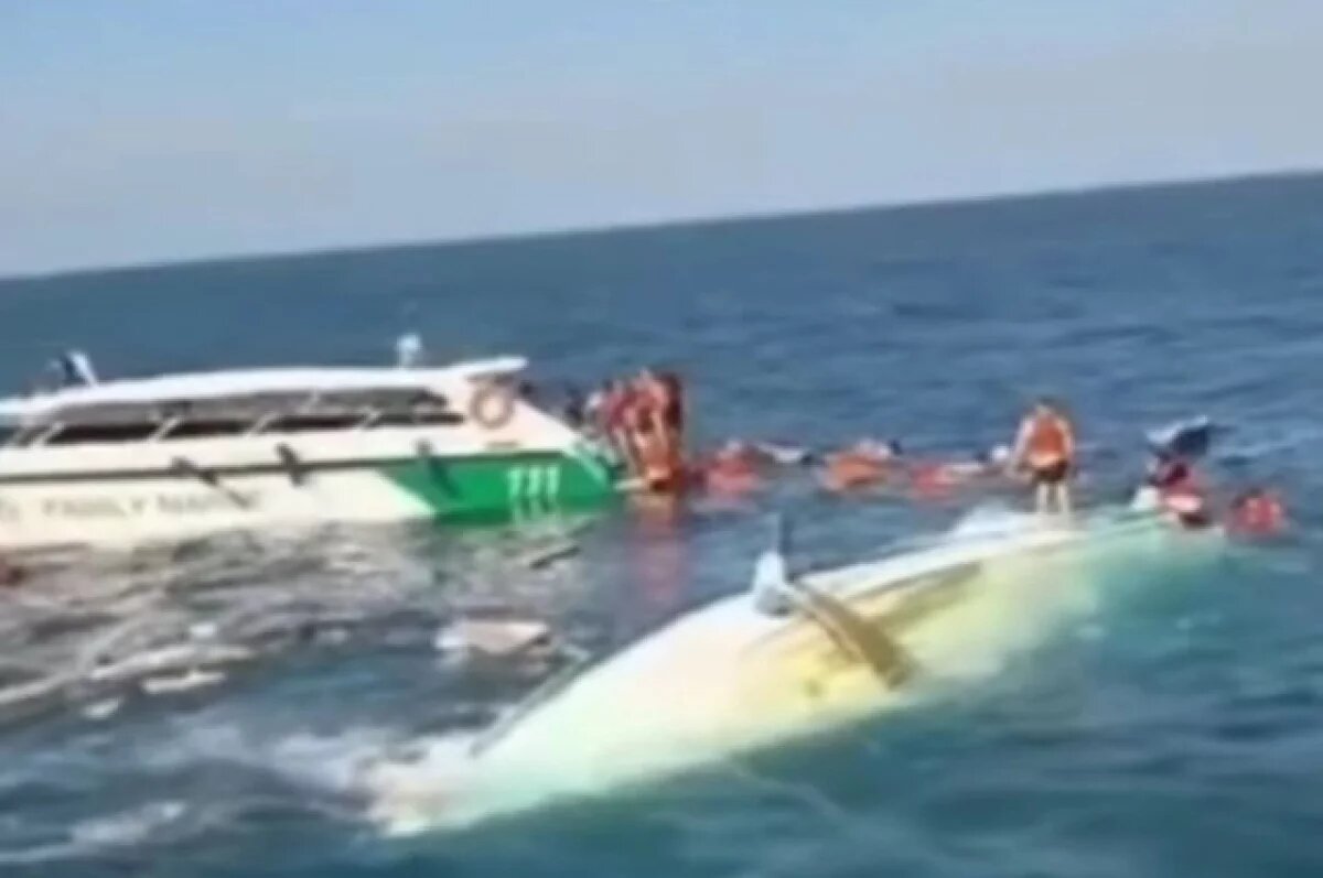    Катер с туристами столкнулся с траулером в Таиланде