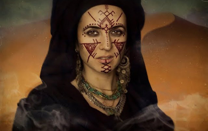 Они разрисовывают свои лица загадочными символами, которые должны защитить их от влияния злых духов.