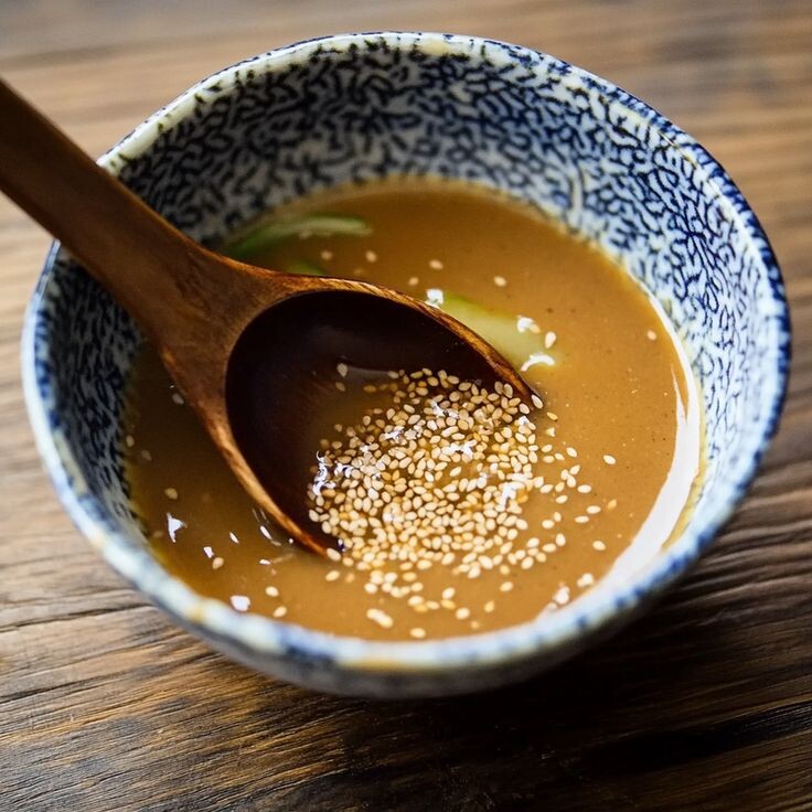 Подходит в качестве заправки к любым блюдам и салатам