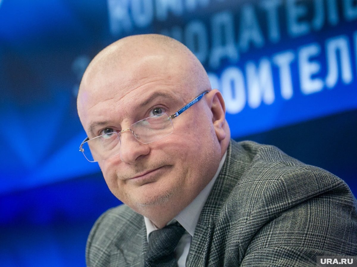     По мнению Клишаса, пакет санкций ЕС против США будет таким же бесполезным, как и тот, который приняли в отношении РФ