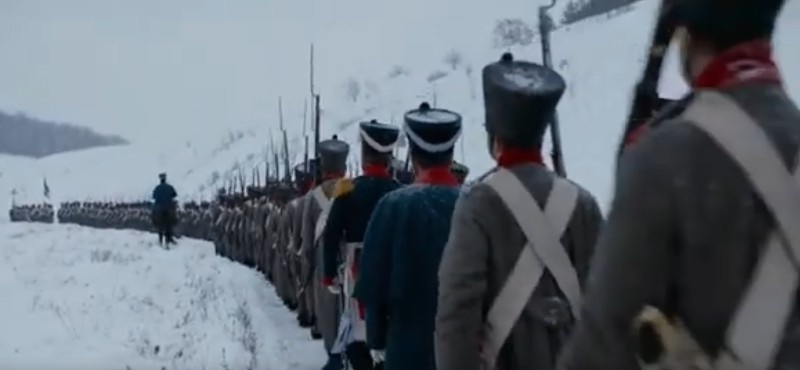 Восставшие роты на марше. Кадр из фильма "Союз спасения".