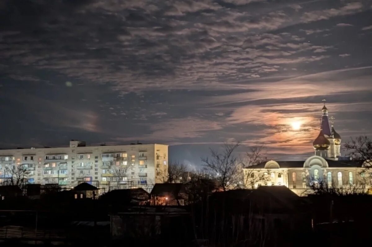    Астраханский фотограф запечатлел Ложную Луну