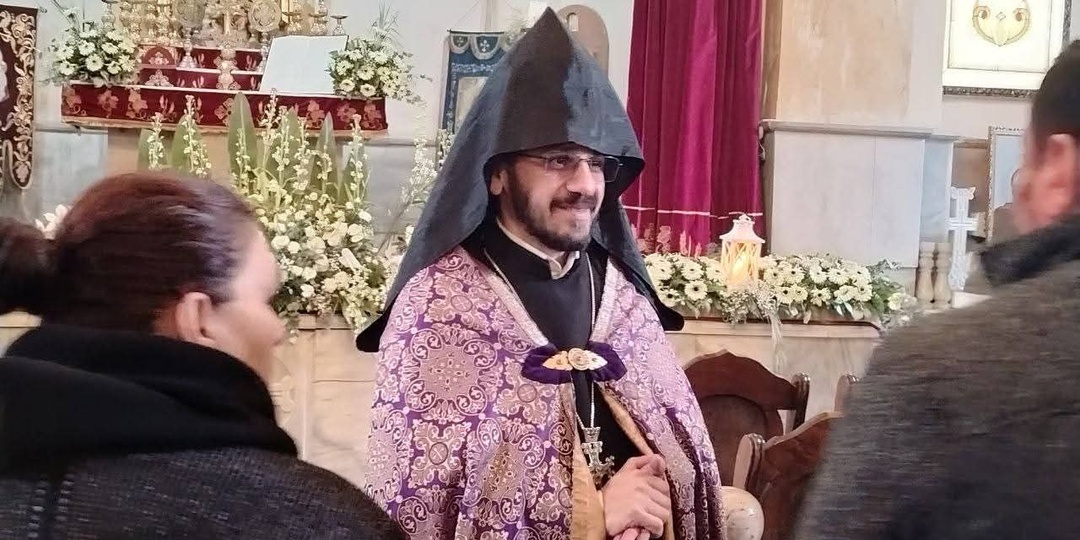 Архимандрит Рубен Заргарян проводит воскресную Св. Литургию в Арарате