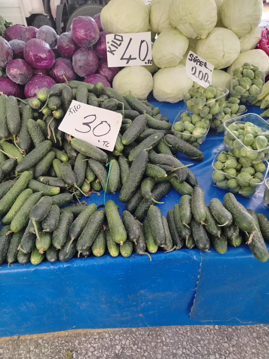 Огурцы и капуста