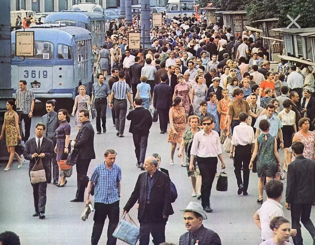 Обычное утро, когда день ещё не требовал от человека большего.