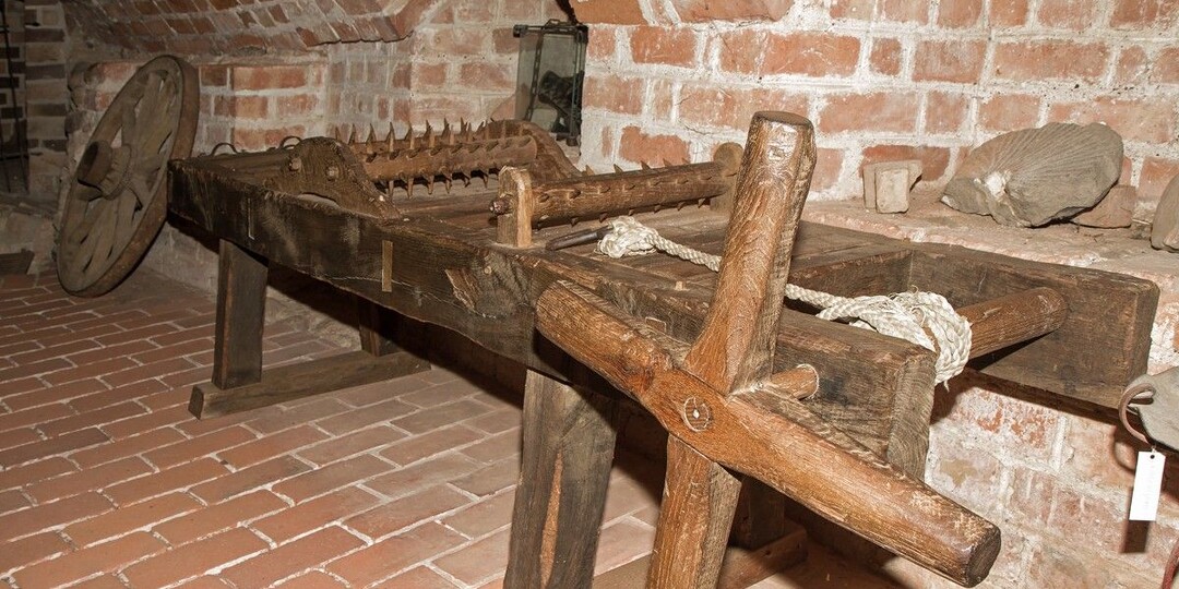 История заблуждений. Средневековая дыба.