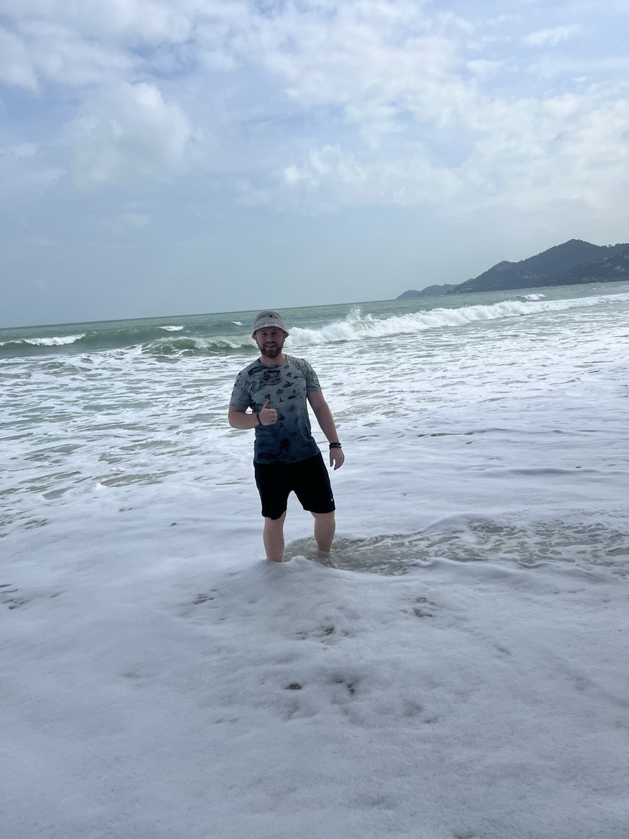 Пляж Чавенг и волны в конце ноября.