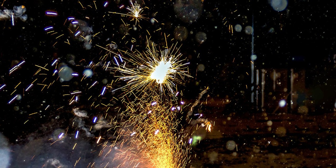 "В ночи искристой, в блеске ярких звезд