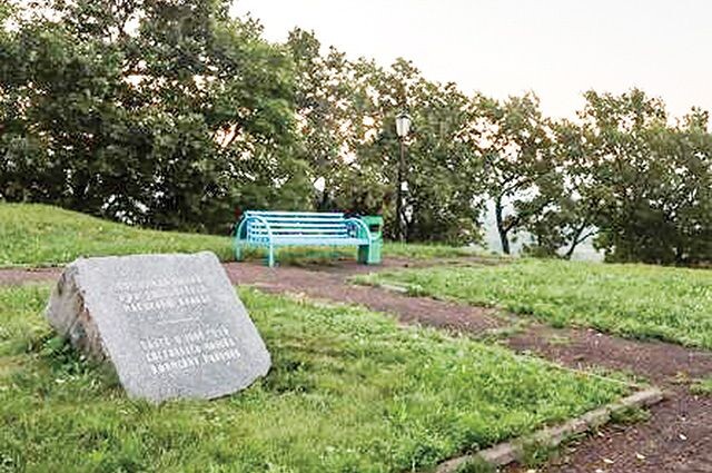 Памятный камень о проведении маёвки уфимскими рабочими в 1905 году. Источник: https://ufa.aif.ru/society/details/terakty_eksy_i_reket_metody_borby_revolyucionerov_ufy_nachala_xx_veka