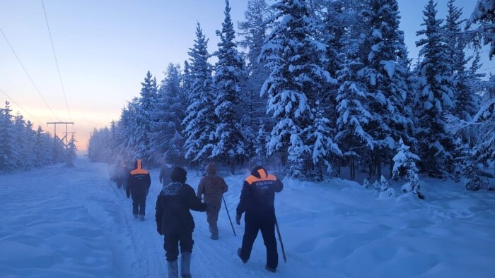 Спасатели и добровольцы прочёсывают лес / Фото: Служба спасения Республики Саха (Якутия)