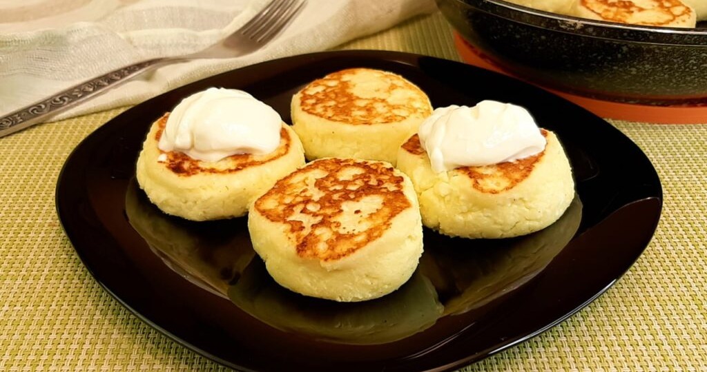 Идеальные сырники из творога на сковороде и в духовке. 5 вариантов приготовления вкусного завтрака