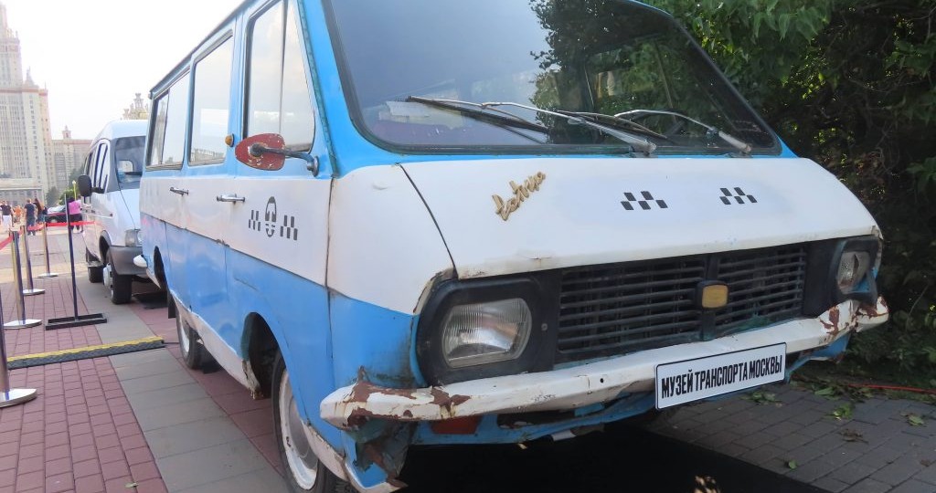 «Утюг», «Браунинг» и «Победа»: вся история московского такси