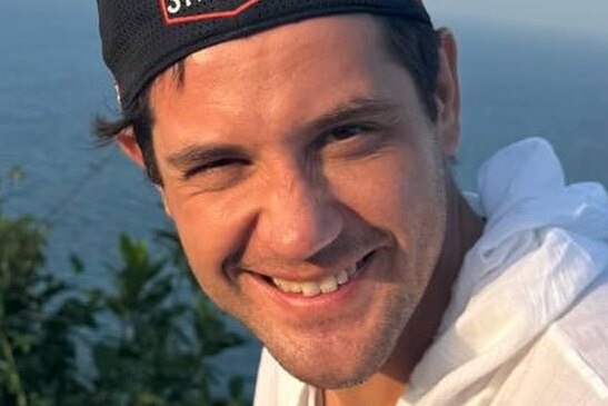     «Нельзя забывать о честности»: Марк Богатырев после развода с Татьяной Арнтгольц улетел из России