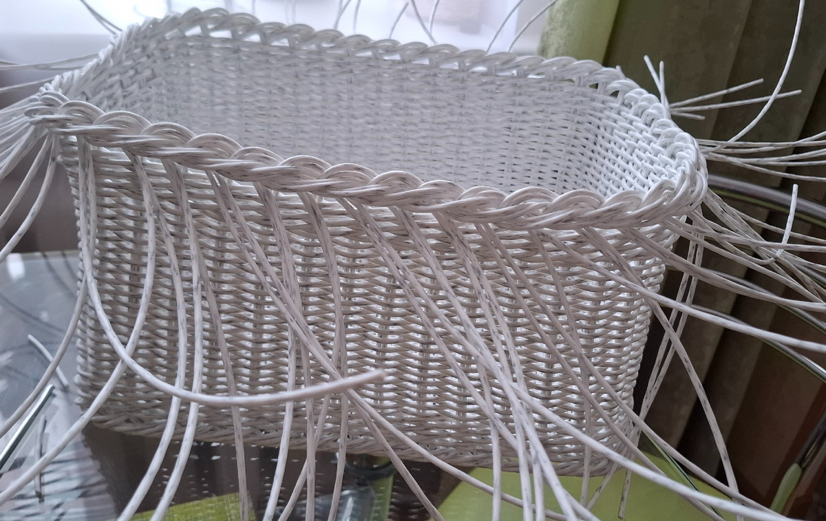 Осталось заправить стойки и все подправить, выровнять.