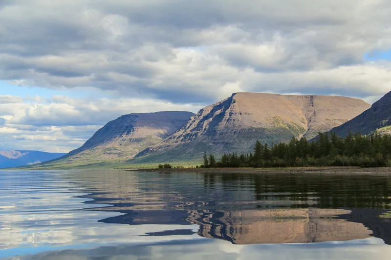 Таймыр — крупнейшее озеро России, расположенное за полярным кругом.