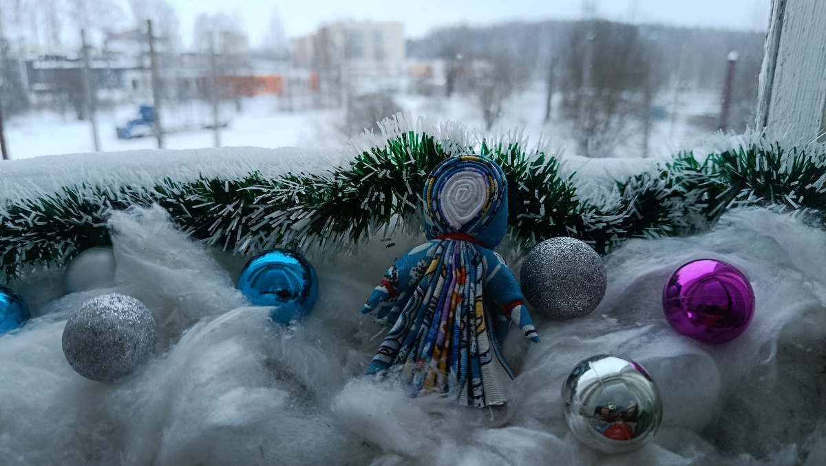 Лежу ватой обложенная и мелодией метели наслаждаюсь