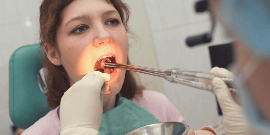 Тонзиллит, который маскируется под простуду — как понять, что пора бить тревогу.