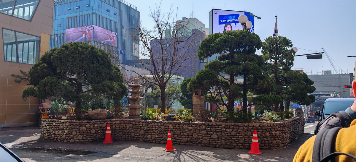 Вышли из гостиницы