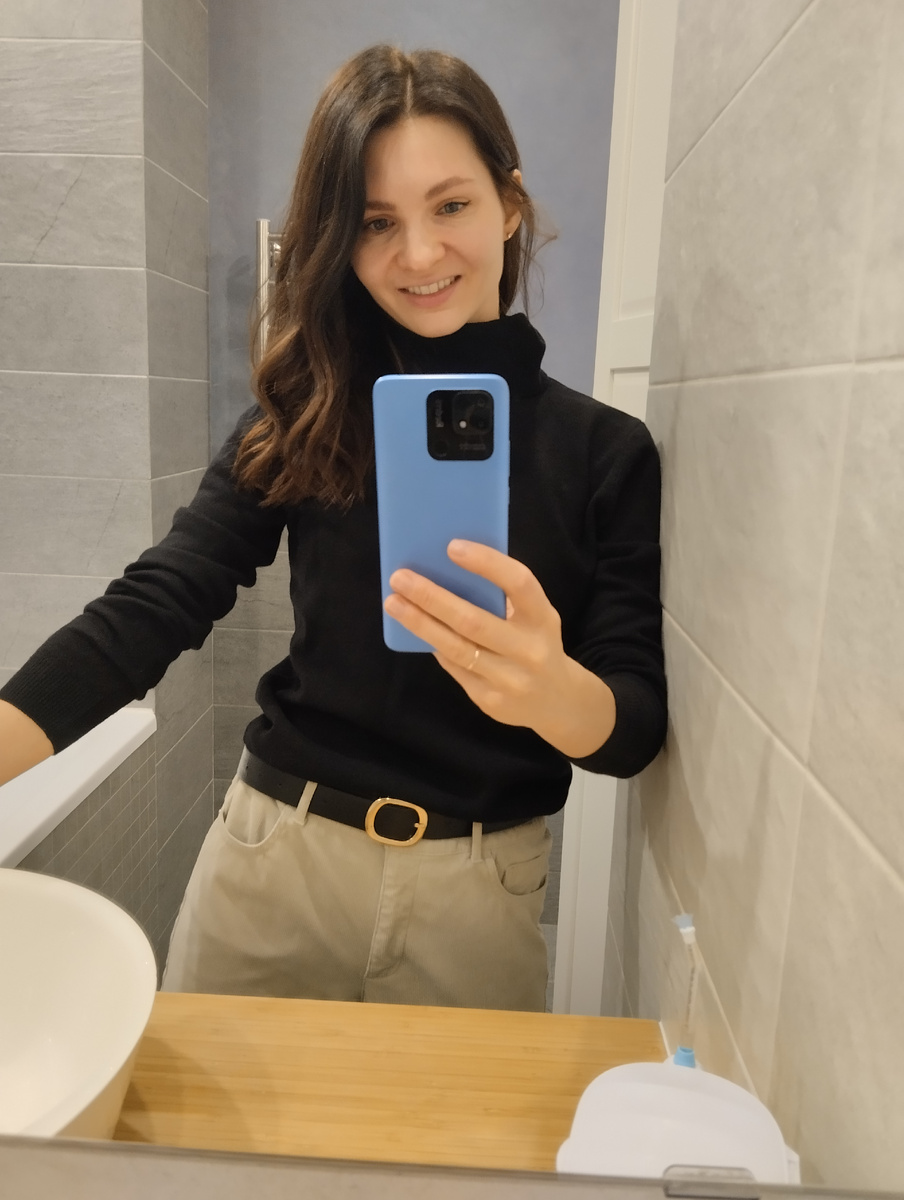 Радуюсь, что где-то припрятан огромный пакет с конфетами.