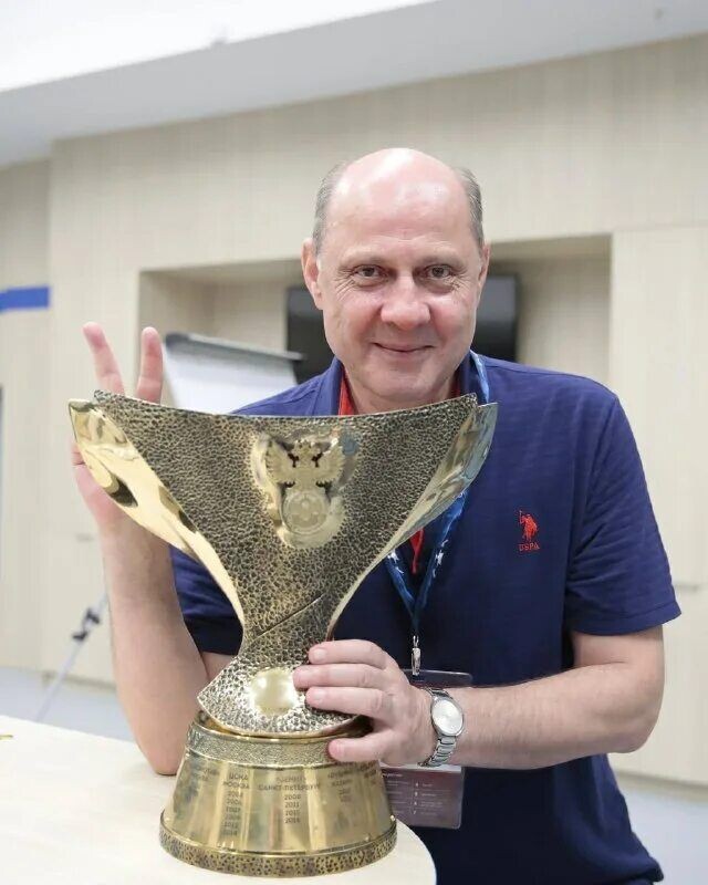 Сергею Аксёнову  - 64!❤️💙Сегодня  советнику президента ПФК ЦСКА, Сергею Павловичу Аксёнову, исполнилось 64 года!🎉Поздравляем с днём рождения, крепкого здоровья, счастья, покорять как можно больше новых высот с командой. И спасибо, за Вашу многолетнюю работу и преданность делу!#ЦВБП @Konivuprazke