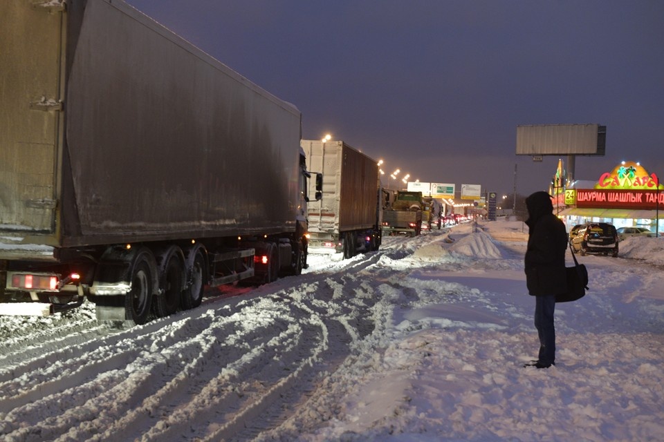    Запрет для автобусов и фур продолжает действовать на М-5 под Челябинском Михаил ФРОЛОВ