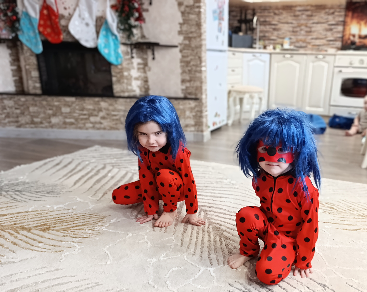 Элинка, Ясмина 😂 и Роман 