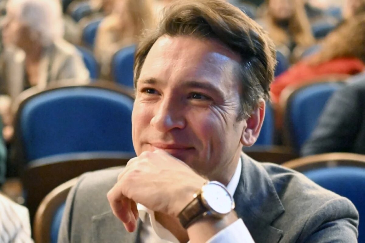    Антон Хабаров во время сбора труппы Московского Губернского театра.