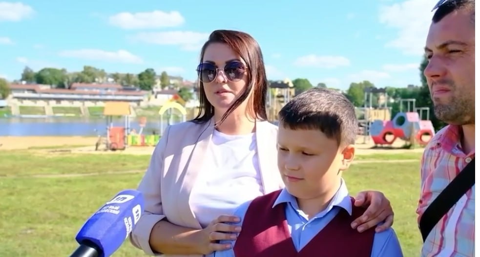 Саша мечтал учиться в русской школе. Скрин с видео телеканала Первый Псковский.