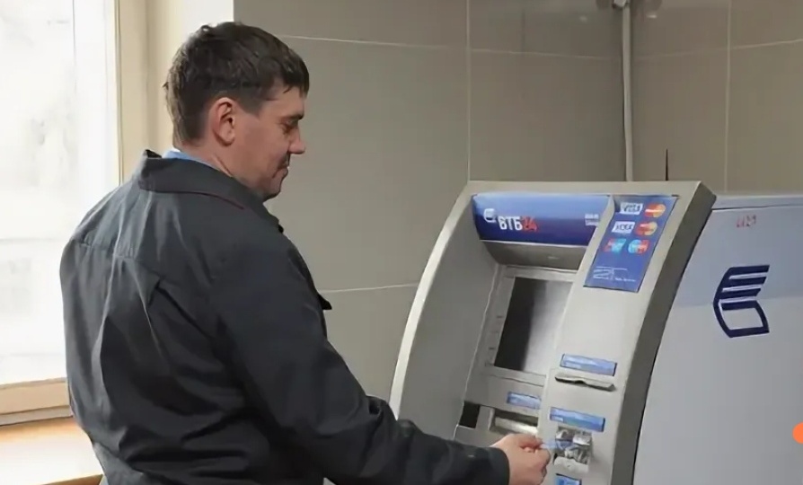 Зарплата электромеханика СЦБ в 2025 году достигла 90 тысяч. Так ли это много?