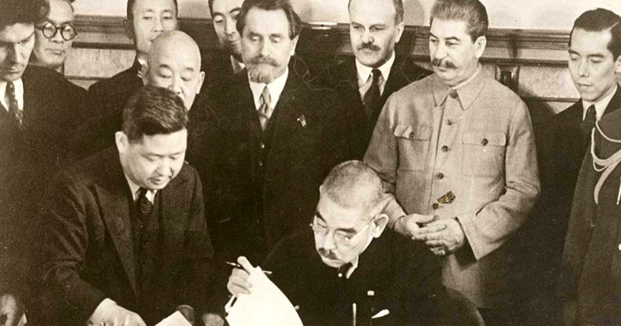 Подписание пакта о нейтралитете. /Фото: storage.myseldon.com