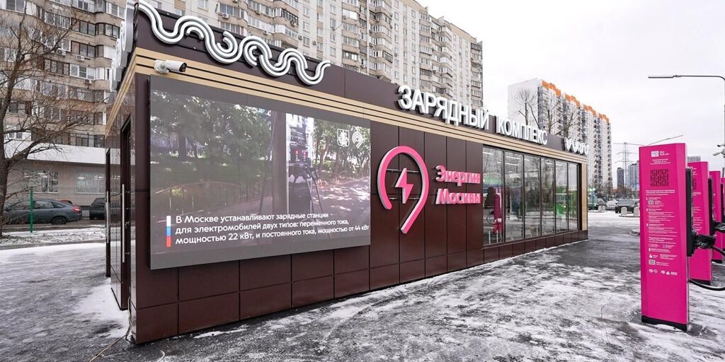     Новый зарядный комплекс для электромобилей на «Волоколамской»    
Фото: mos.ru