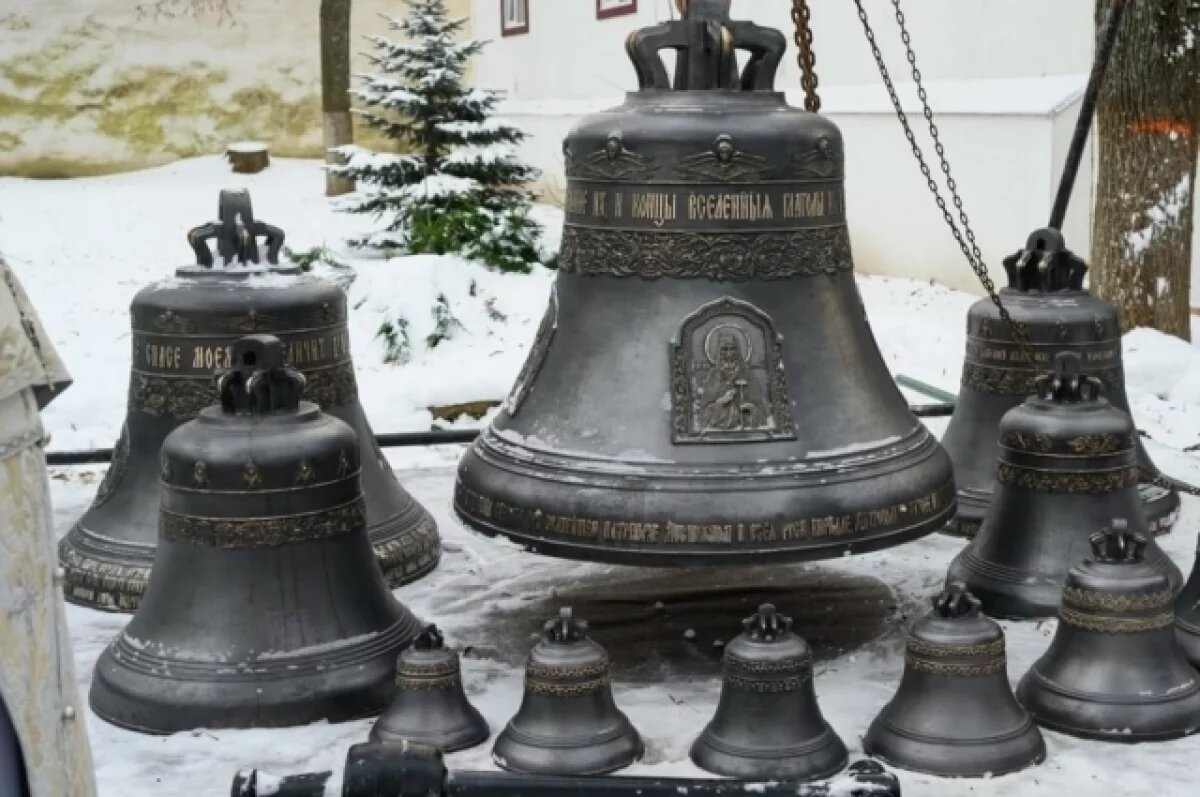    В Пскове освятили колокола древнего Спасо-Мирожского монастыря