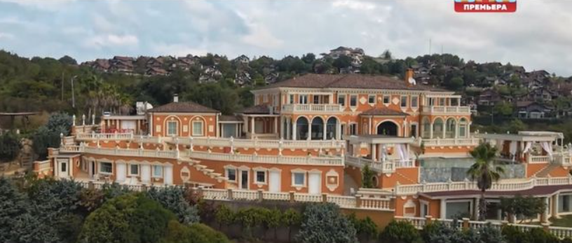 Кто ушел и какие были испытания в 1 и 2 выпусках шоу "Выжить в Стамбуле" от 11.01.26? Кто участники народной и звездной команды?