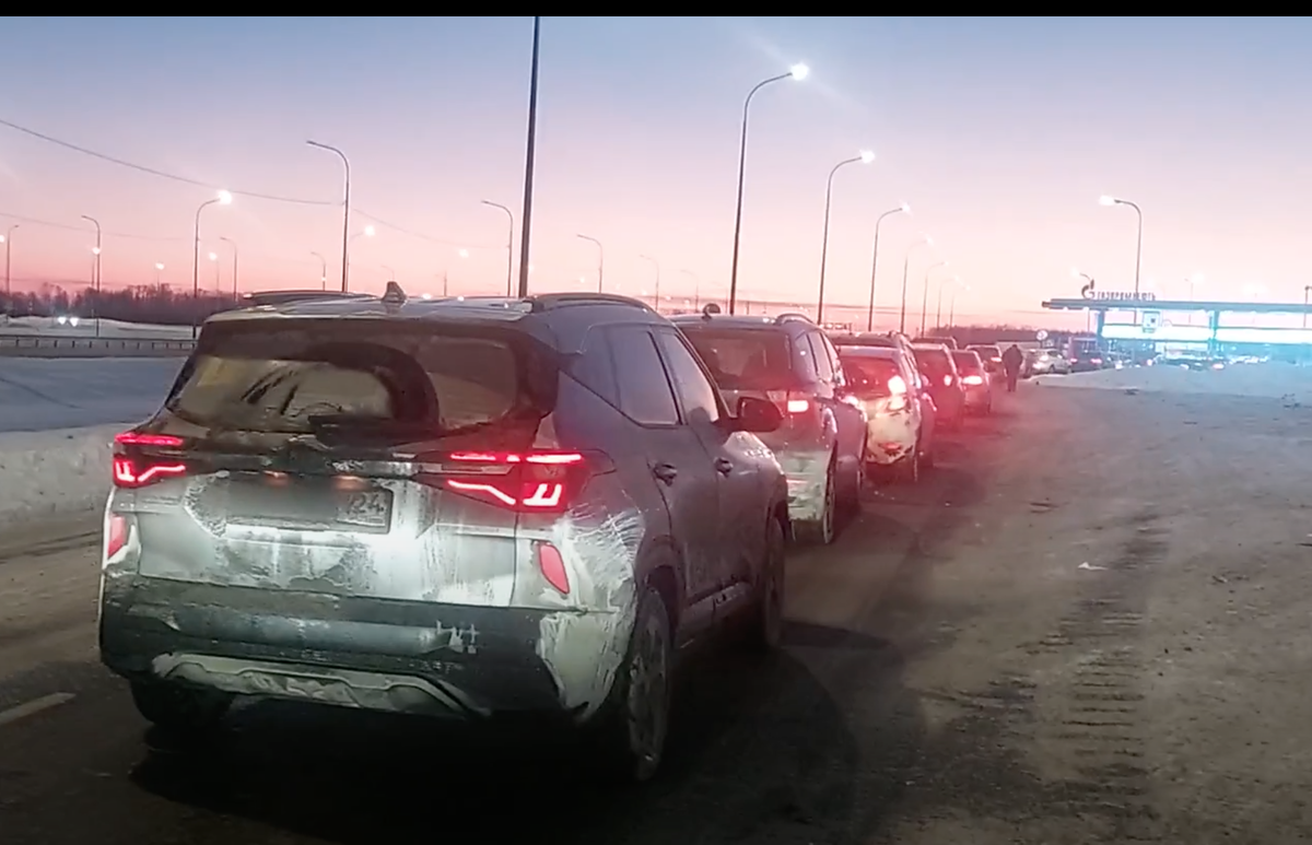 очередь на АЗС на М12