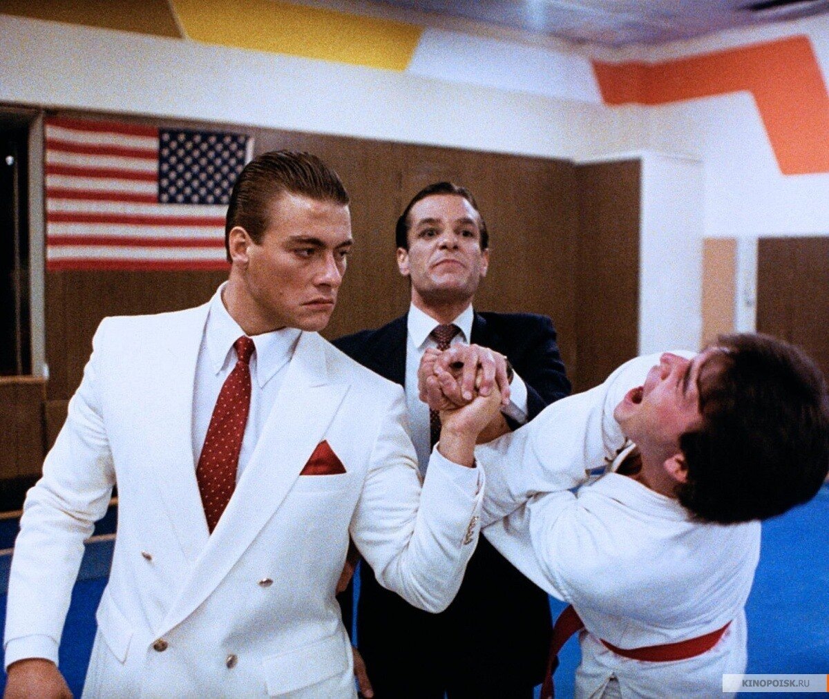 Кадр из фильма "Не отступать и не сдаваться" 