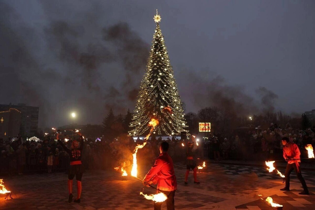    Ёлка в Старом Осколе   группа «Михаил Лобазнов» в Вк
