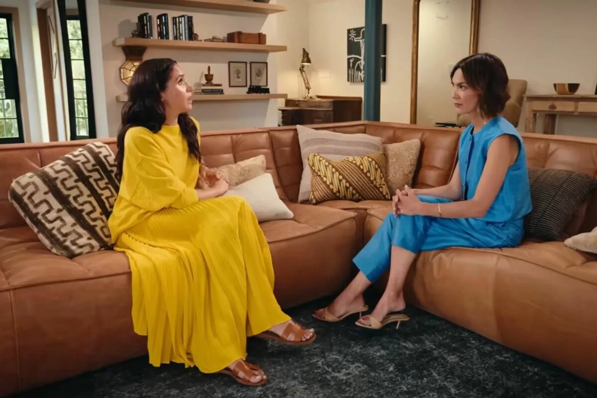 "Меган, вы крутая?" - "Нет, я не крутая." - "Как? Вы и не крутая?" - "Нет, конечно! Я грандиозная!" Источник кадра: gala.de 