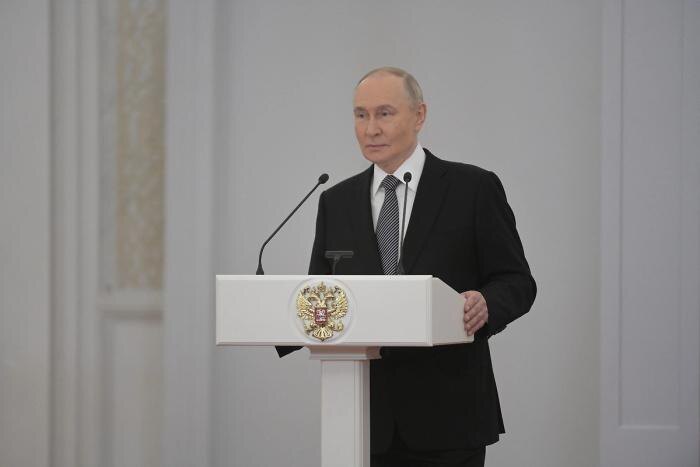 Владимир Путин. Обложка © Life.ru