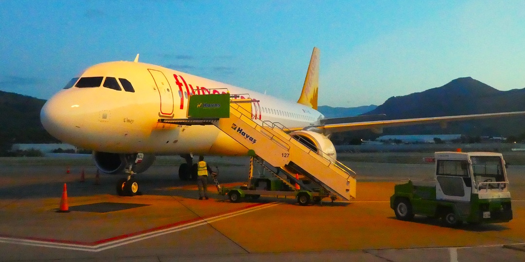 Как мы случайно создали овербукинг на рейсе. Или не мы? Или не овербукинг...