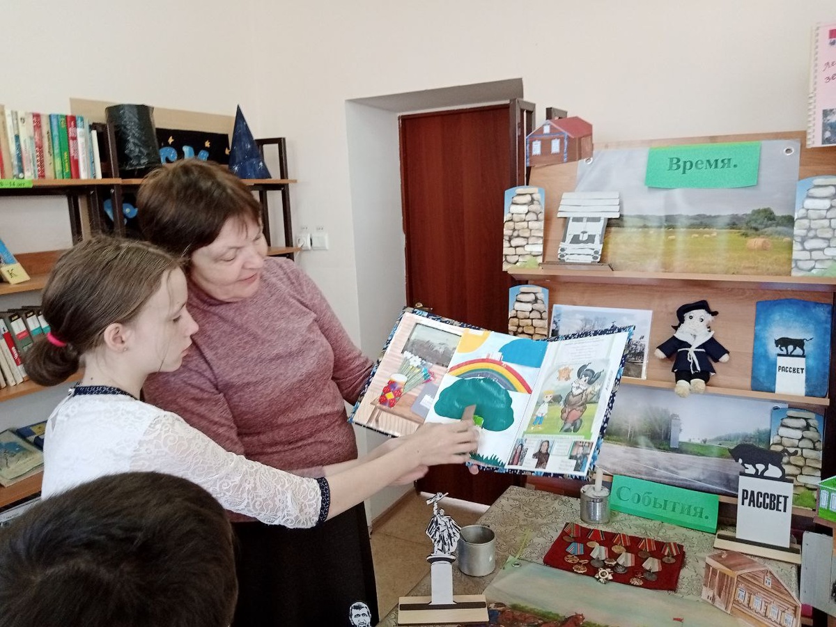 В Сокской библиотеке, архив автора.