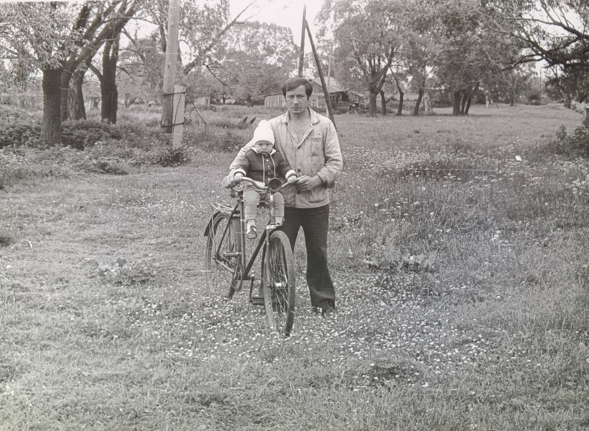 все наши привычки формируются в раннем детстве. не пытайтесь воспитывать своих детей, всё равно они будут похожи на вас.
