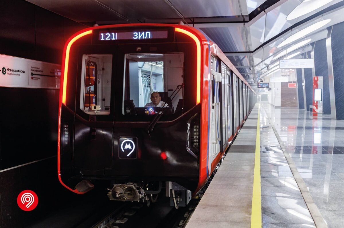   Поезд в столичном метрополитене