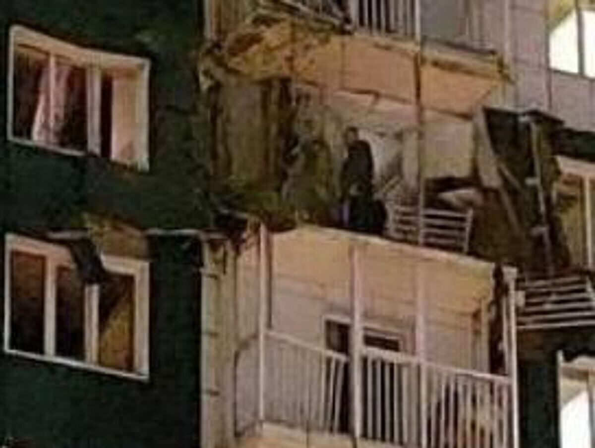    Поврежденный ударом беспилотника дом в Воронеже | © Фото : Подслушано Воронеж/Telegram