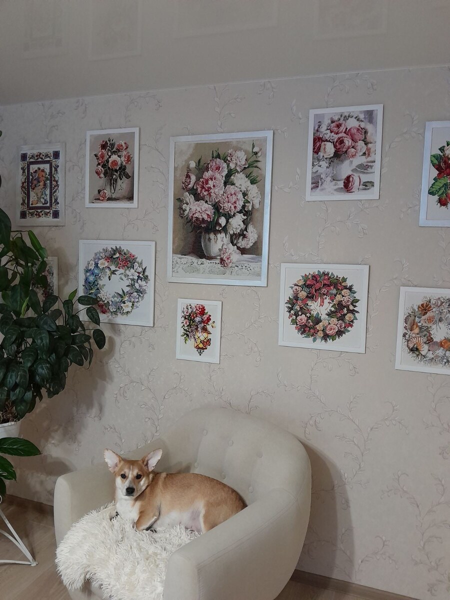 Домашняя галерея. Все любимое вдоль одной стены))))