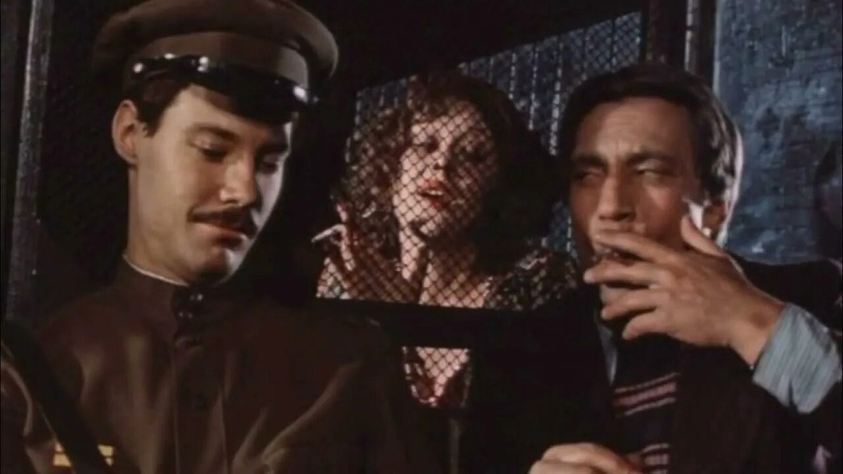 "А признайся, Шарапов, хотел бы ты супчику – да с потрошками?" – "Хе-хе... я бы, Глебушка, сейчас лучше щец навернул..." 