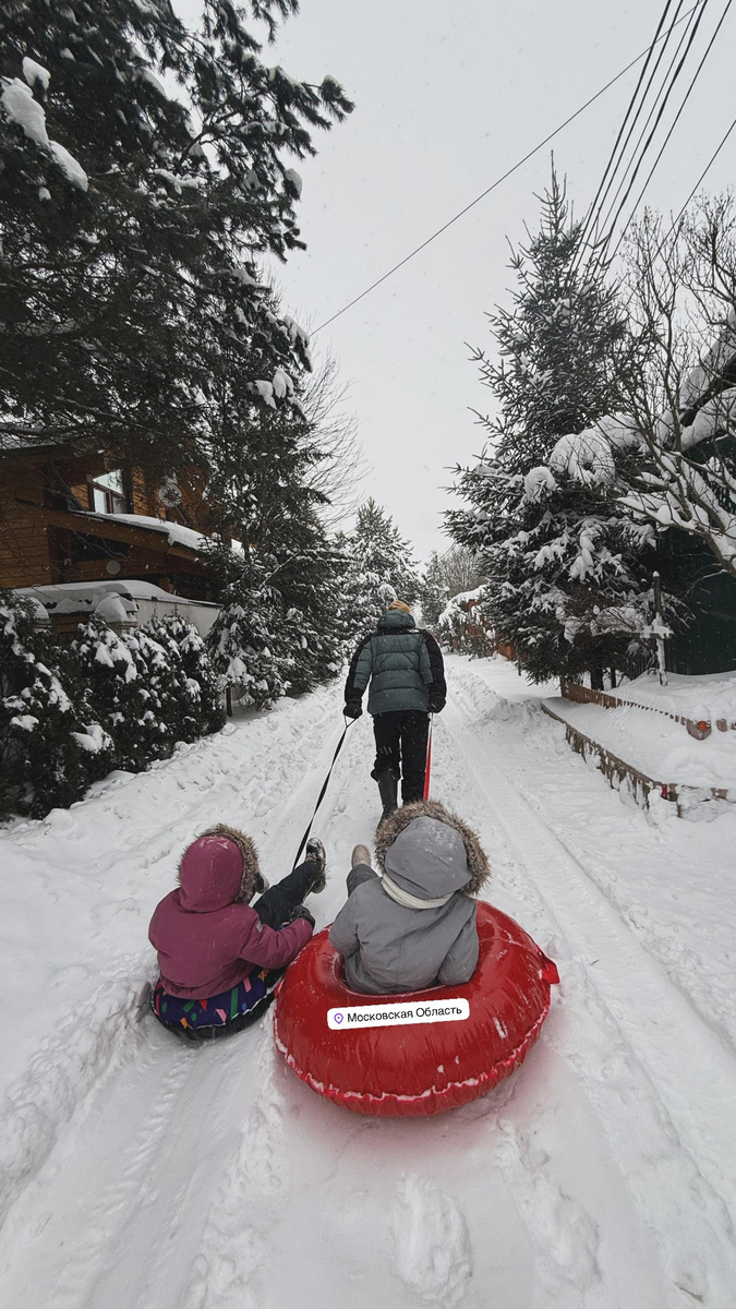    Юра Борисов с детьми. Видео: Инстаграм (запрещён в РФ) @annashevchuk_a