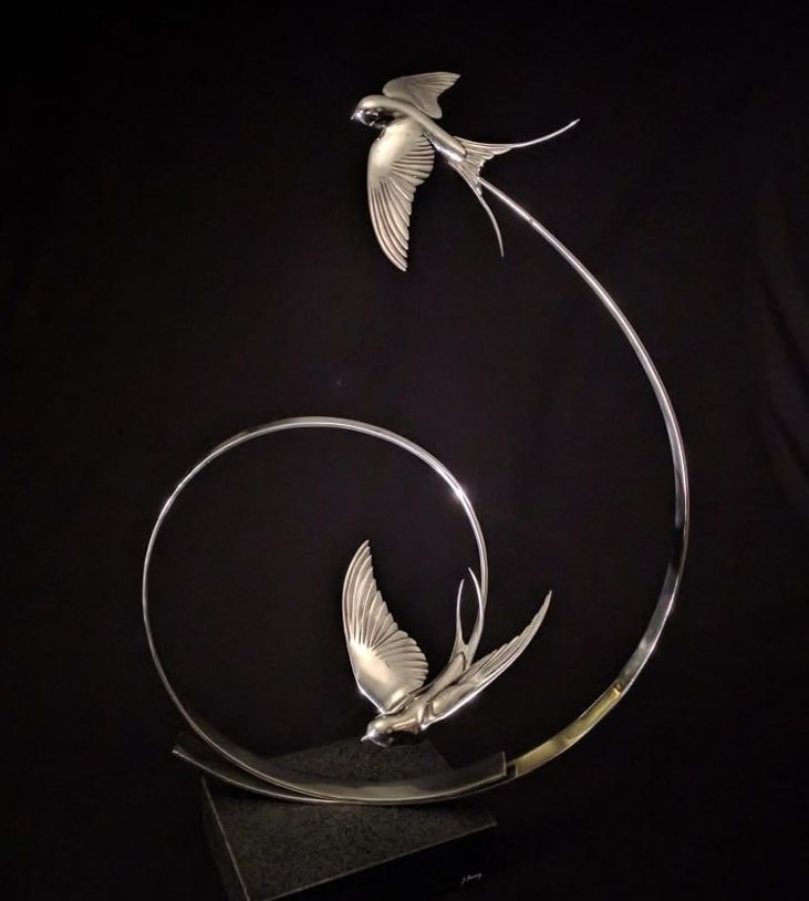 Картинка-образ Бхарани 4 пады - прежде чем смело лететь вверх, внимательно проверить безопасность снизу - и на вере в эту наблюдательность решительно взмывать к новым вершинам.