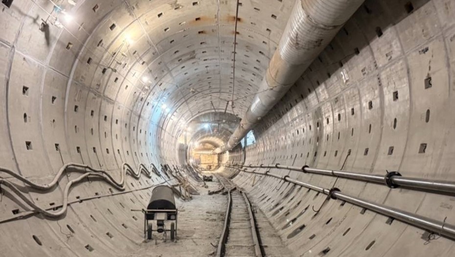    Тоннелепроходческий комплекс КТ-1 5,63 преодолел четверть километра и вышел к станции "Каретная" Автор фото: t.me/podzemnik_spb