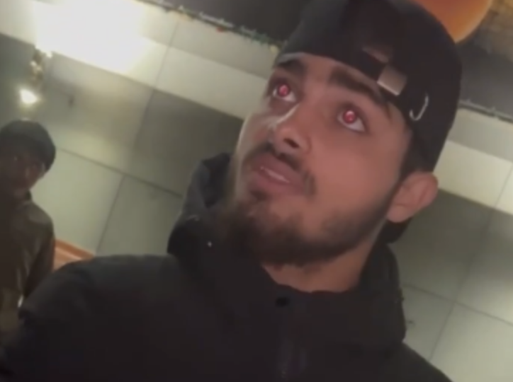 «Убери или буду бить!» — подростки мигранты заставили удалить видео прямо у ТЦ. Я видел, как законы перестают работать