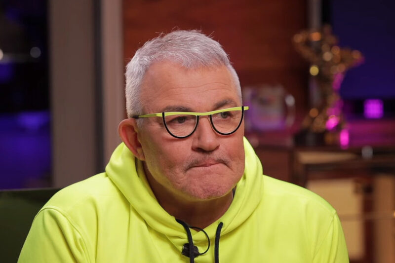    Дмитрий Дибров восстанавливается после перенесённого микроинсульта.